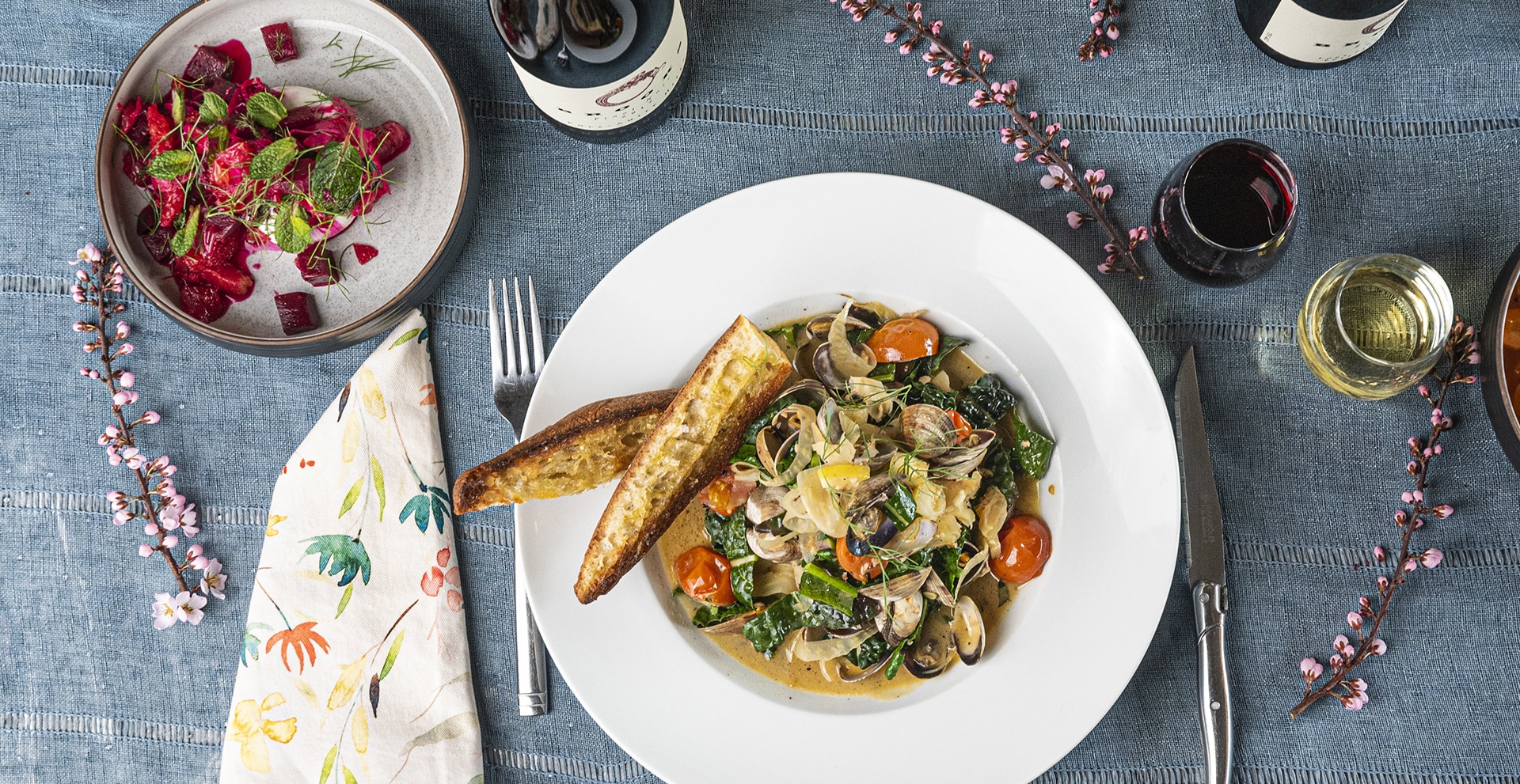 Manila Clams with Garlic Bread